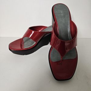 Nine West Size 7.5 M Red Patent Thong Wedge Sandals Wednes NEW